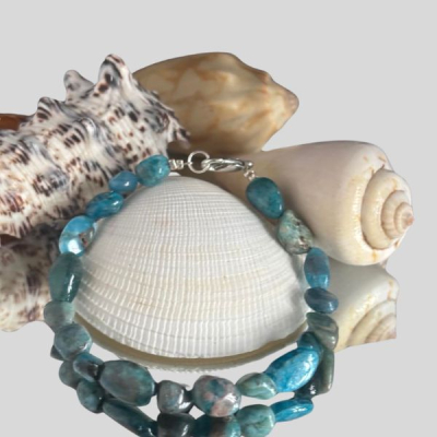 handmade armbandje met apatiet kralen