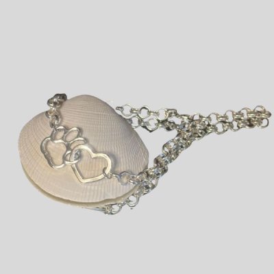 Armbandje, zilverkleurig, met hart en poot afdruk