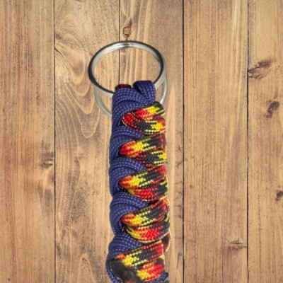 sleutelhanger in red bull kleuren cobra1