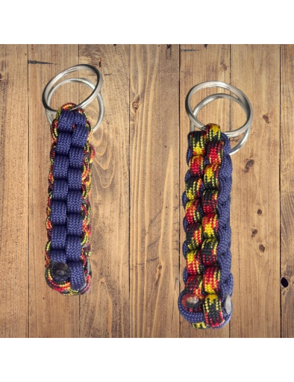 sleutelhanger in red bull kleuren vierkant