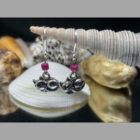 oorbellen, kat liggend