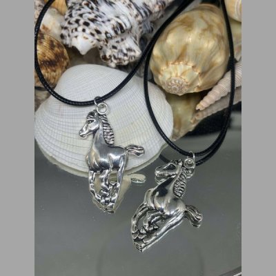 leren koordje met paard