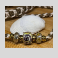 Showlijntje met hals en handmade glaskralen